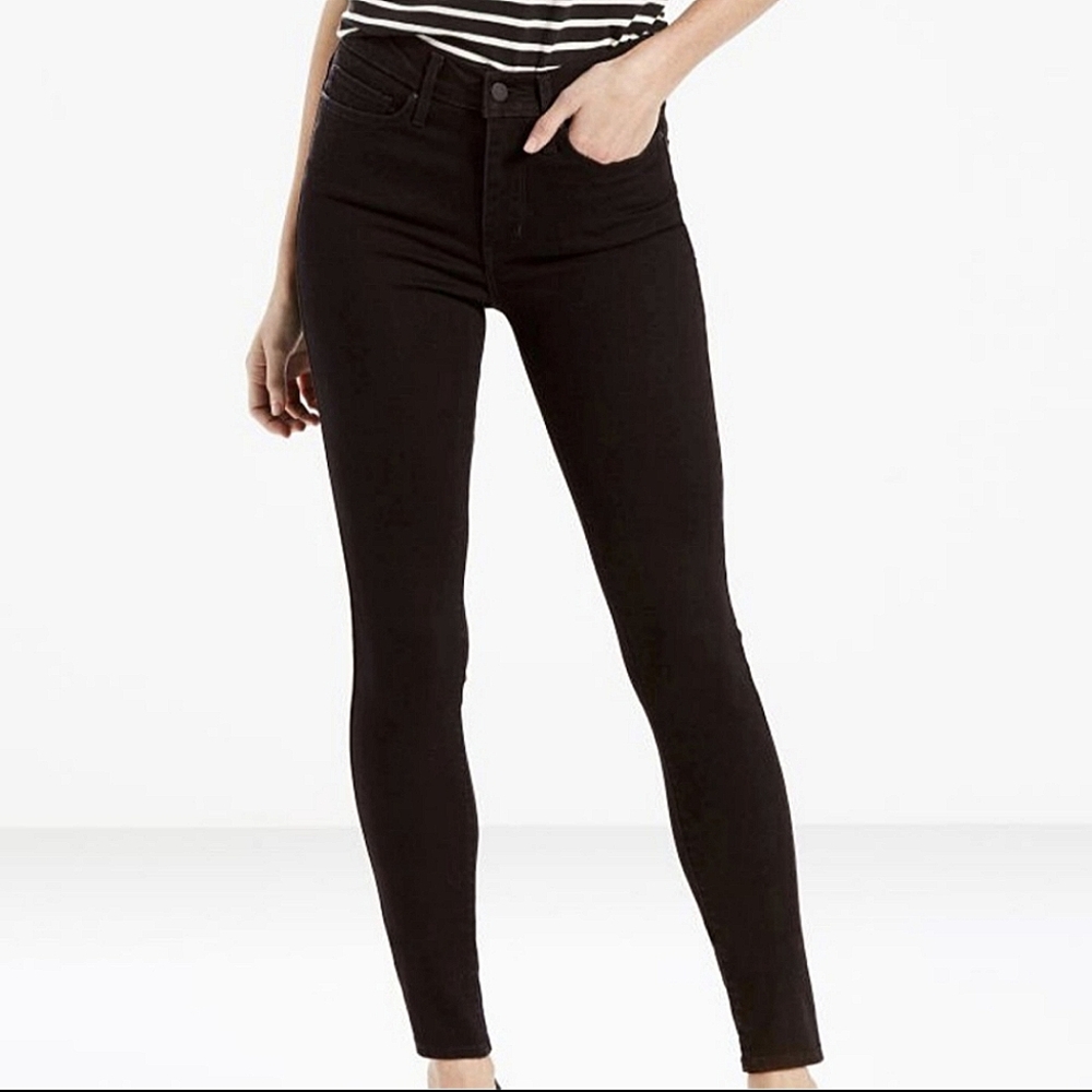 Levi’s ‘Slimming Skinny’ Black Jeans